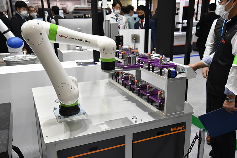 三次元測定機に協働ロボットを組み合わせ、自動化による生産性向上を実現